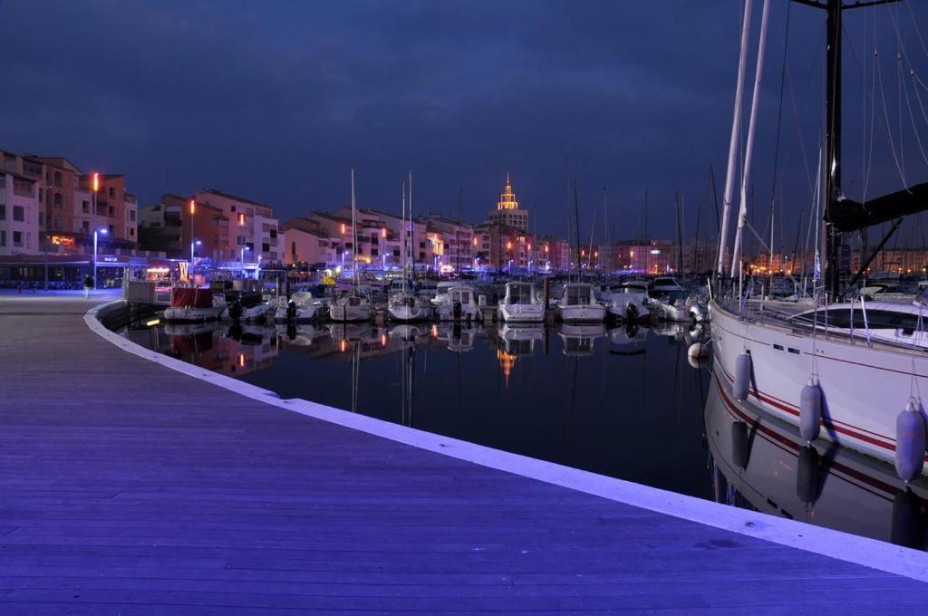Studio cabine VUE PORT avec piscine, parc, boulodrome et parking privé Agde Exterior foto